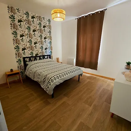 Hébergement de vacances Maison Rénovée Dans Petit Village *